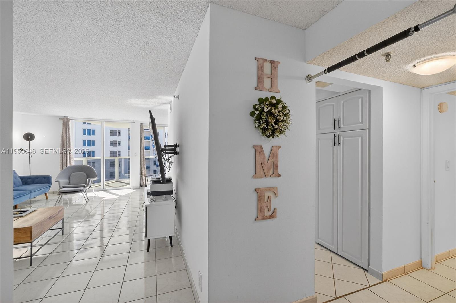 2401 Collins Ave #1103 Miami Beach, FL 33140