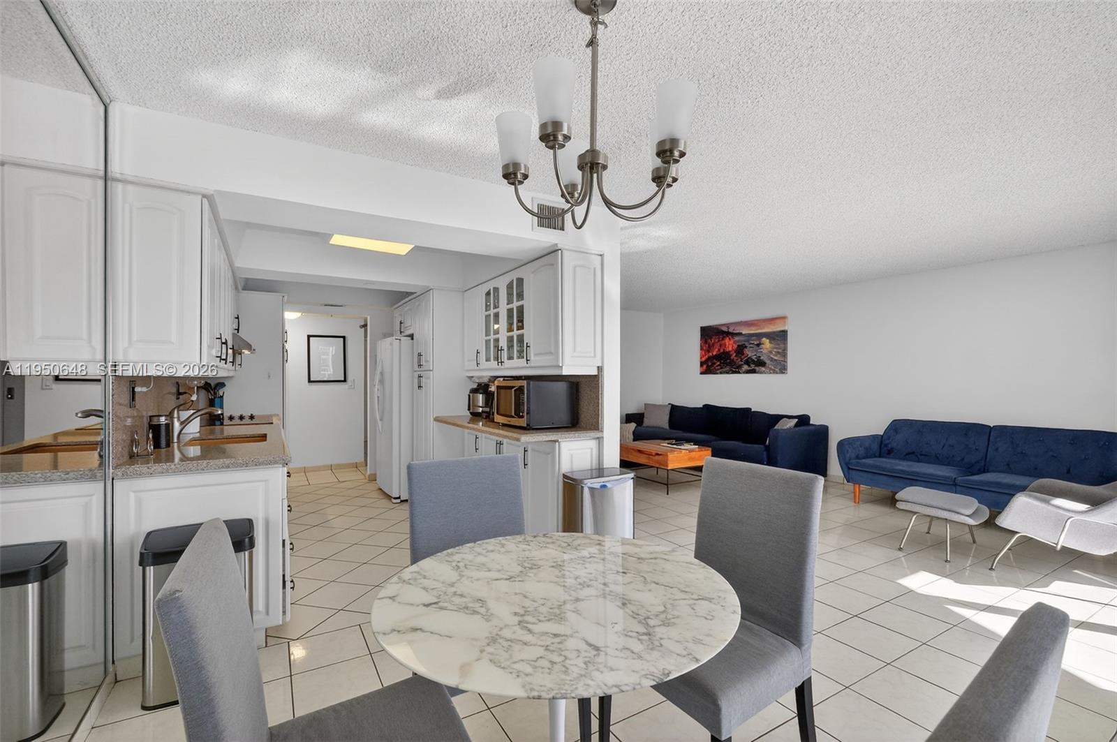 2401 Collins Ave #1103 Miami Beach, FL 33140