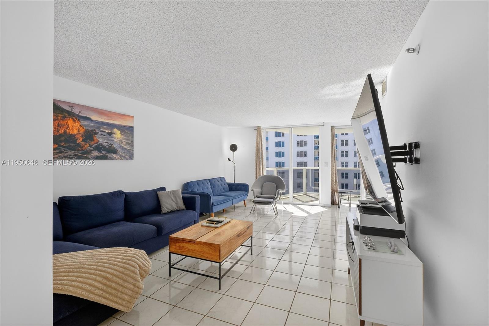 2401 Collins Ave #1103 Miami Beach, FL 33140