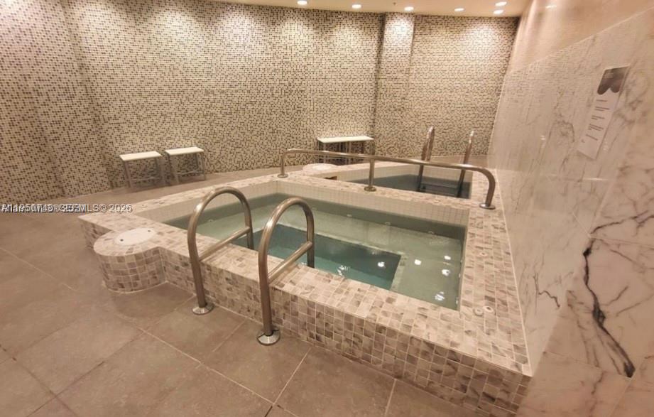 image Vizcayne North12