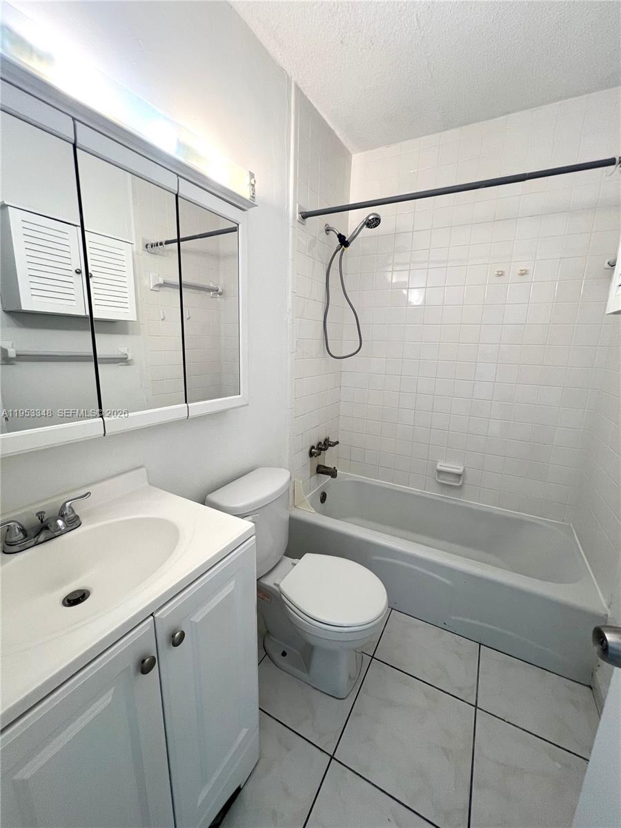 1800 79th St Cswy #A305 North Bay Village, FL 33141