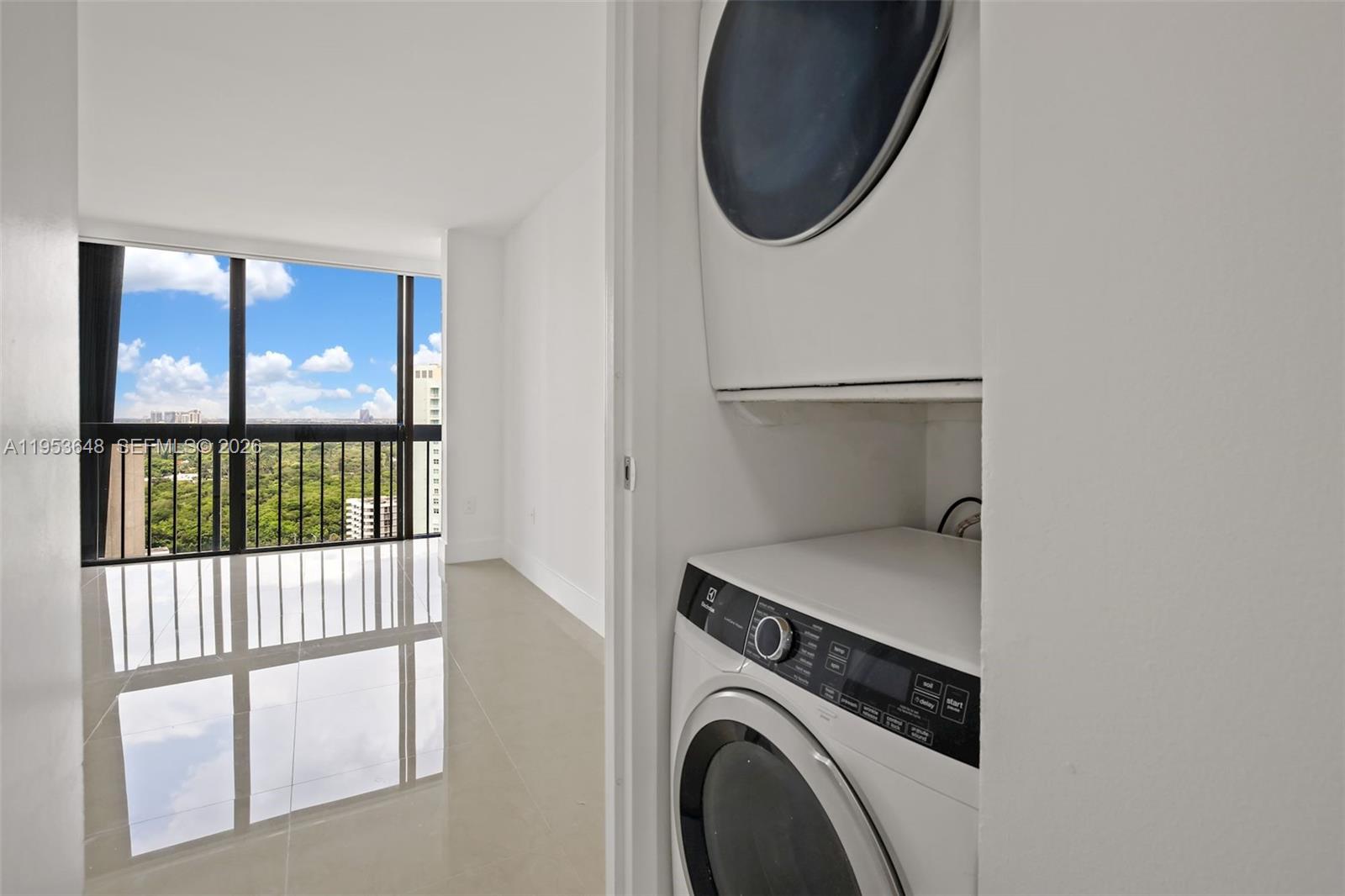 image Brickell Bay Club3