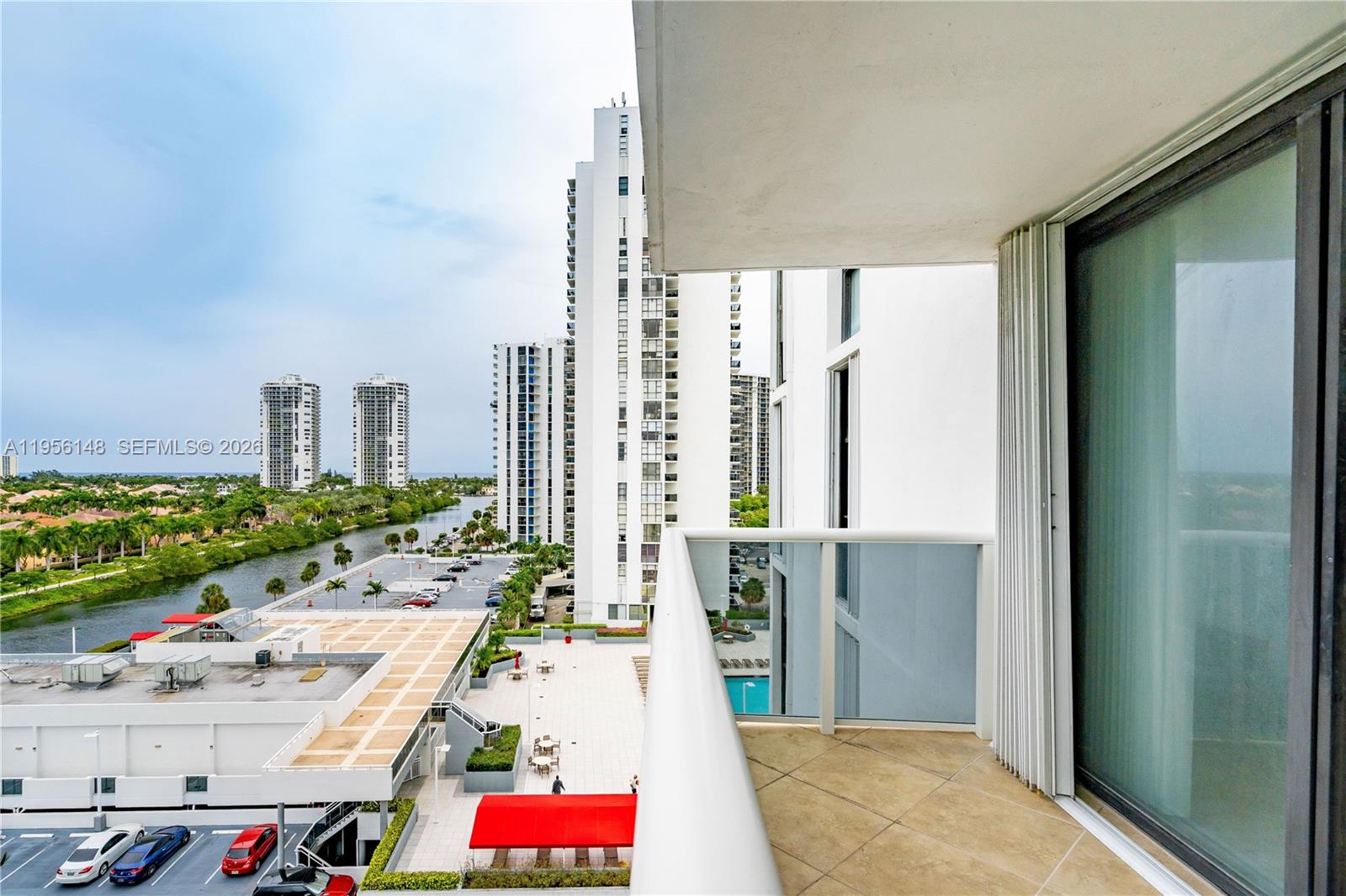 3625 N Country Clb Dr #901 Aventura, FL 33180