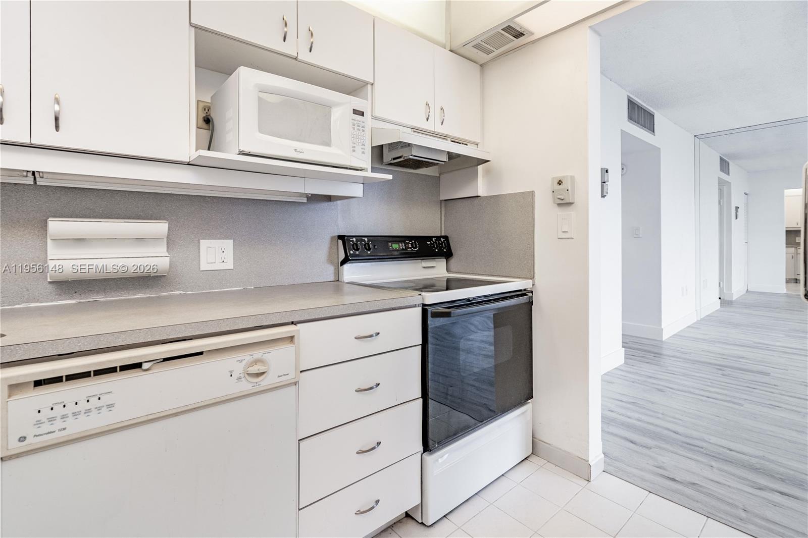 3625 N Country Clb Dr #901 Aventura, FL 33180