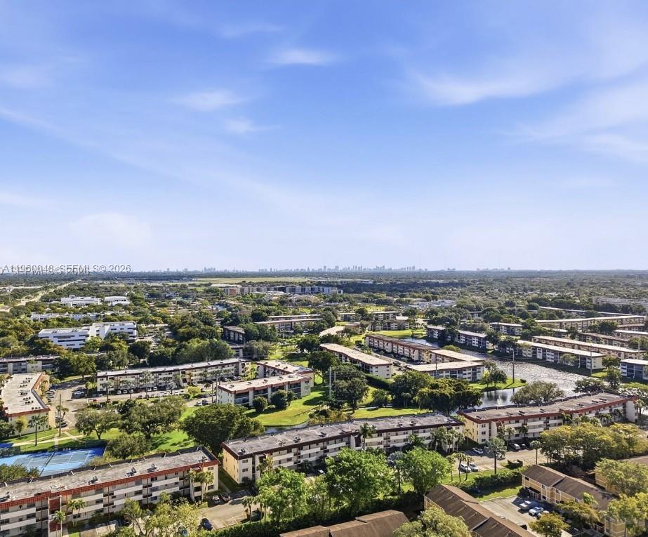 300 S Hollybrook Dr #203