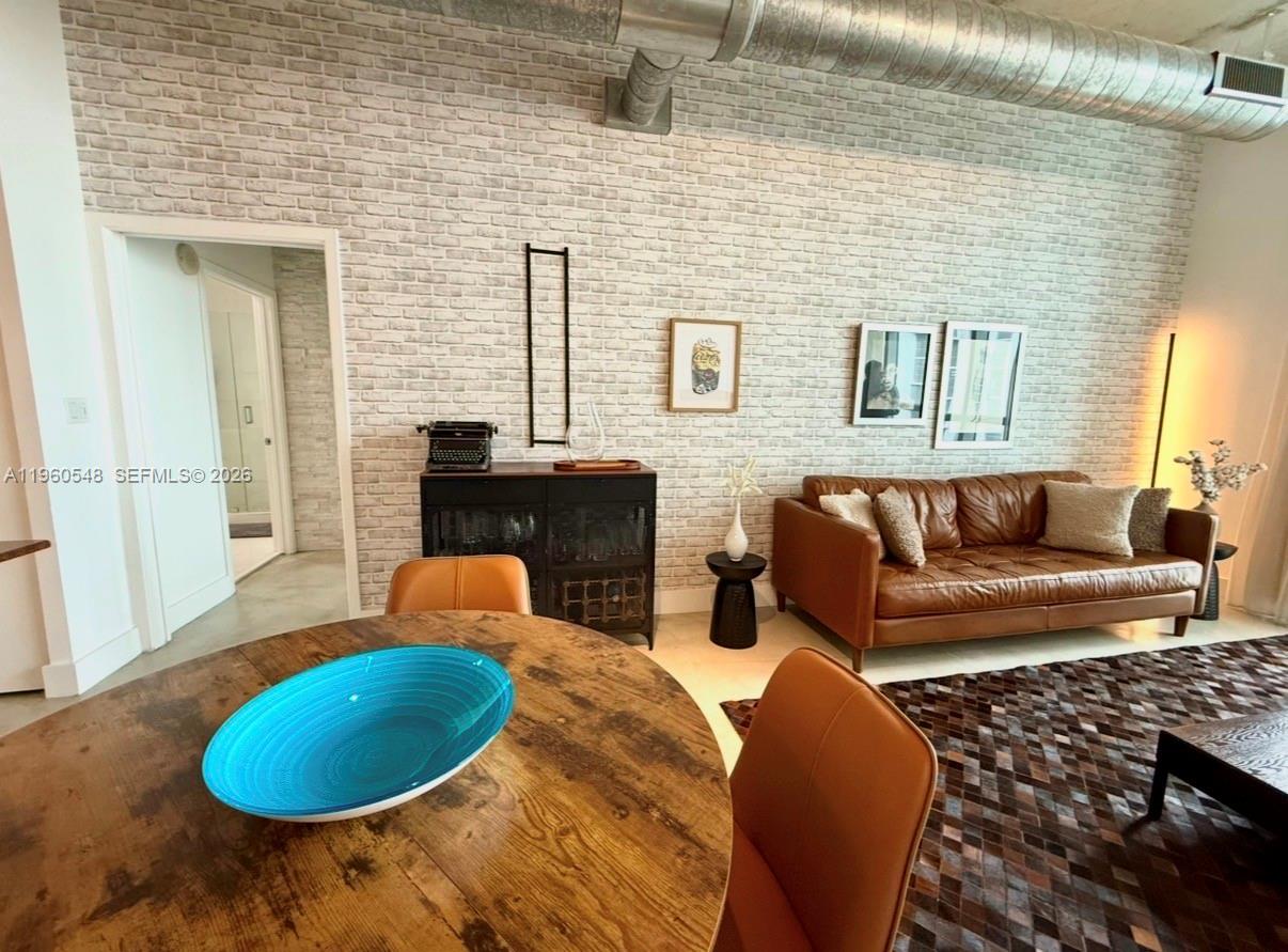 image Cite on the Bay West9