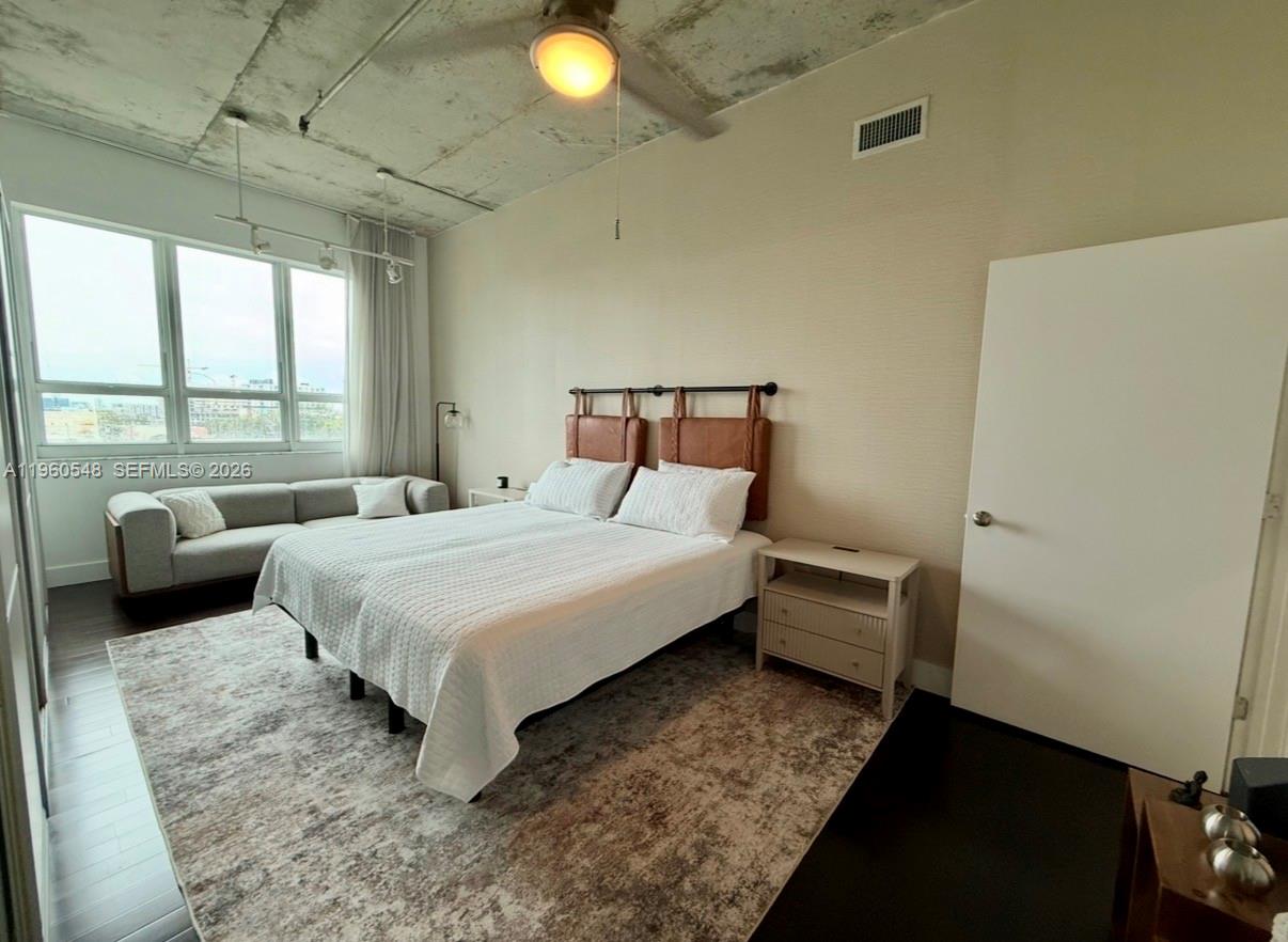 image Cite on the Bay West17