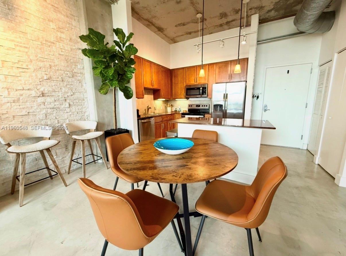 image Cite on the Bay West1