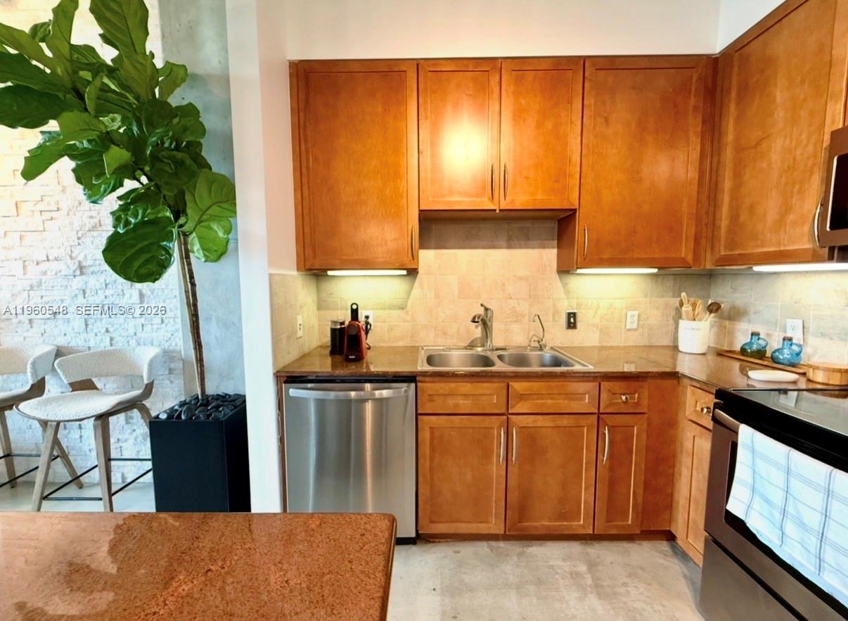 image Cite on the Bay West4