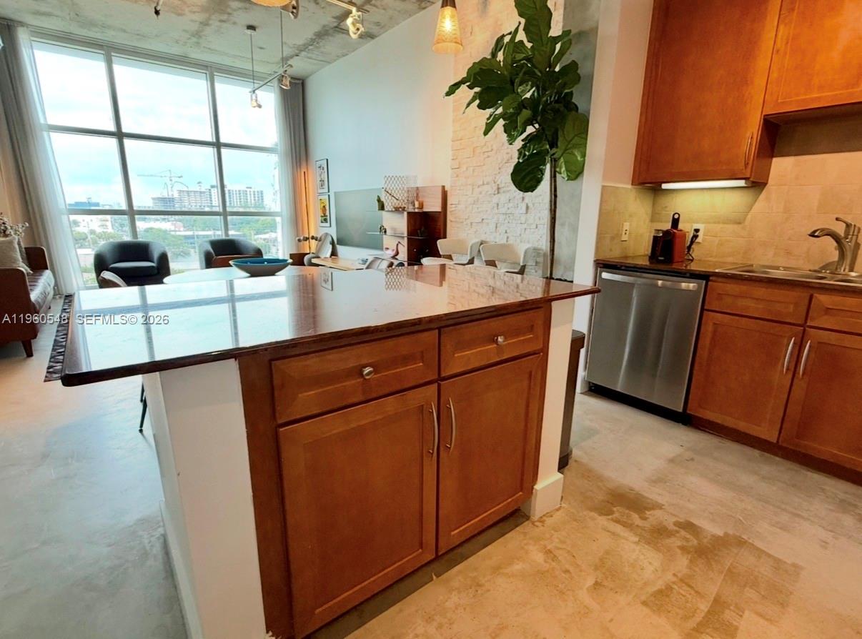 image Cite on the Bay West7