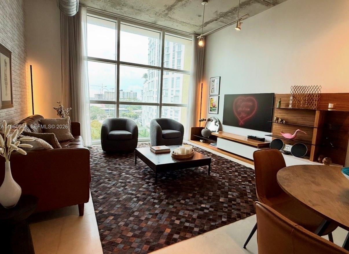 image Cite on the Bay West8