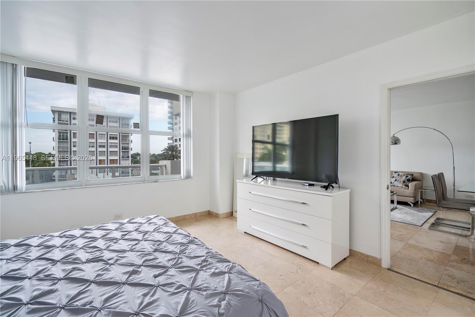 5601 Collins Ave #423 Miami Beach, FL 33140