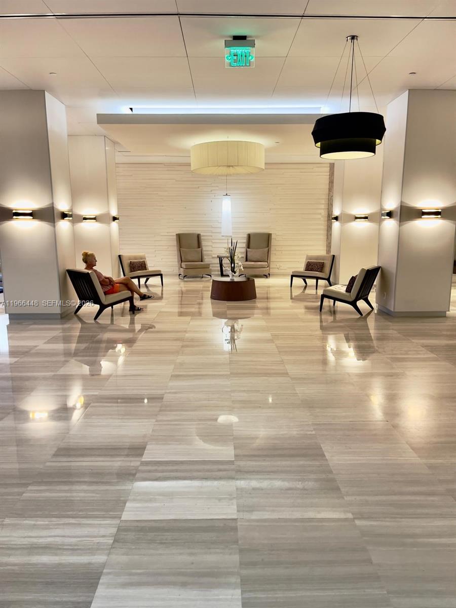 image Arlen House East17