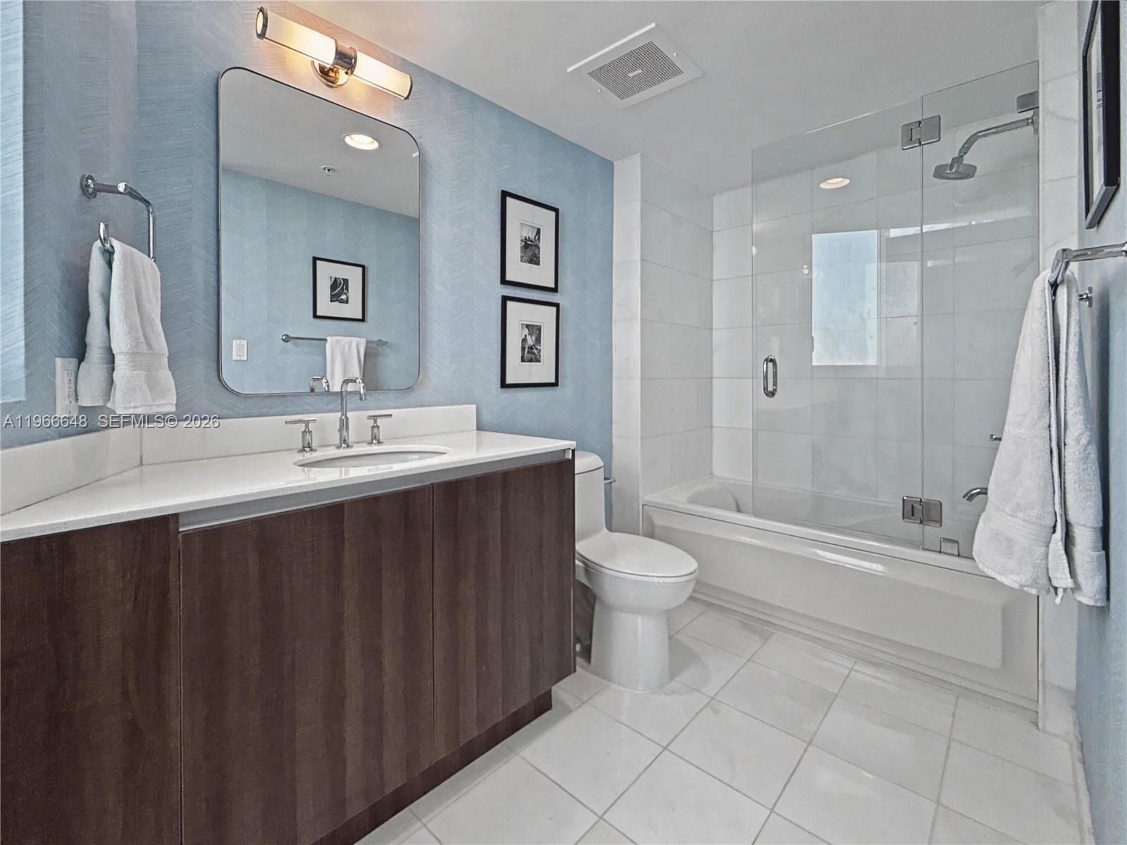 image Onyx on the Bay13