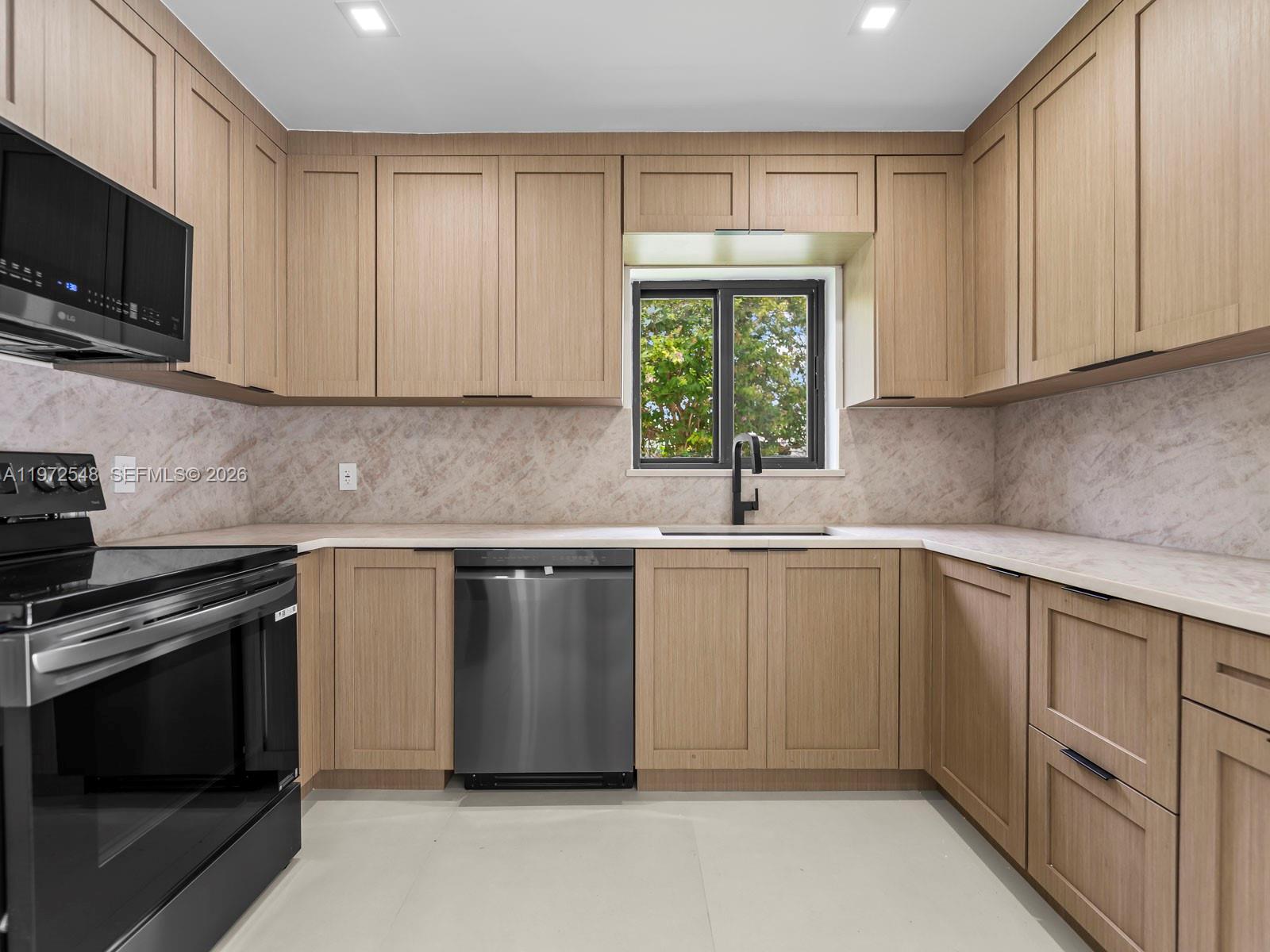 1221 Biarritz Dr Miami Beach, FL 33141