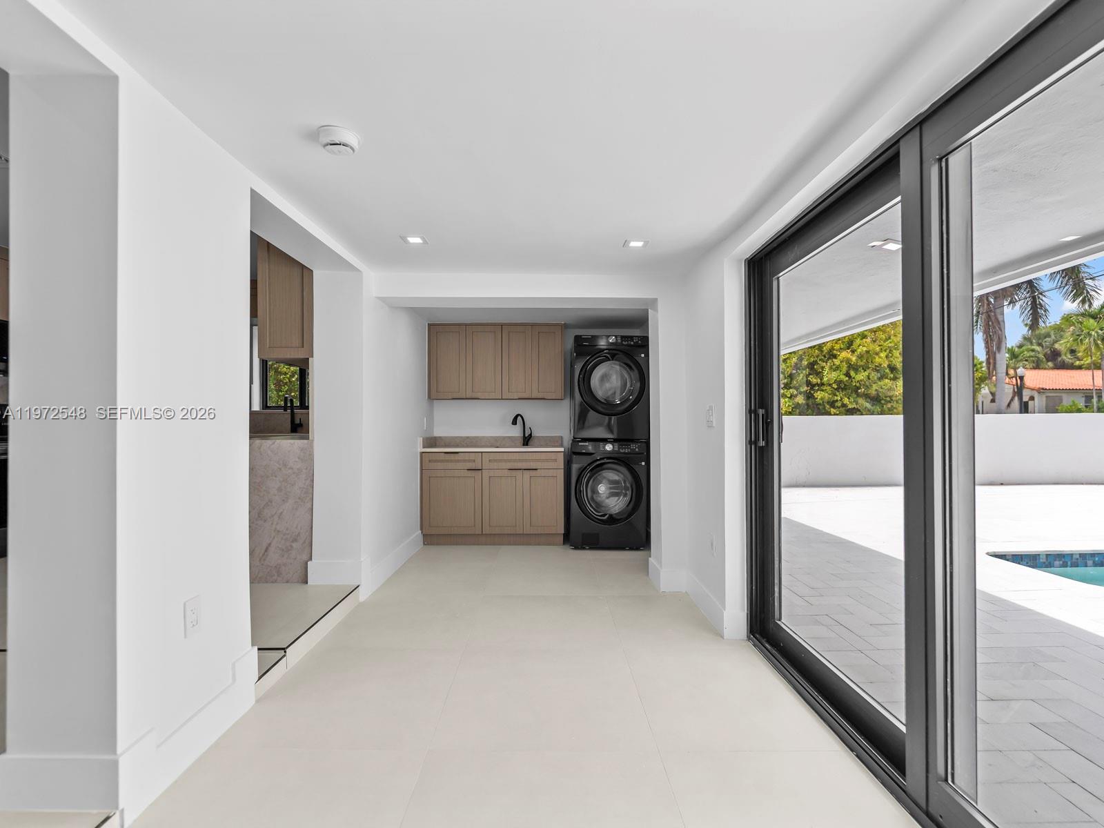 1221 Biarritz Dr Miami Beach, FL 33141