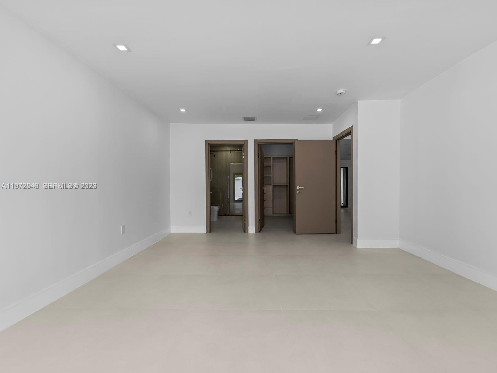 1221 Biarritz Dr Miami Beach, FL 33141