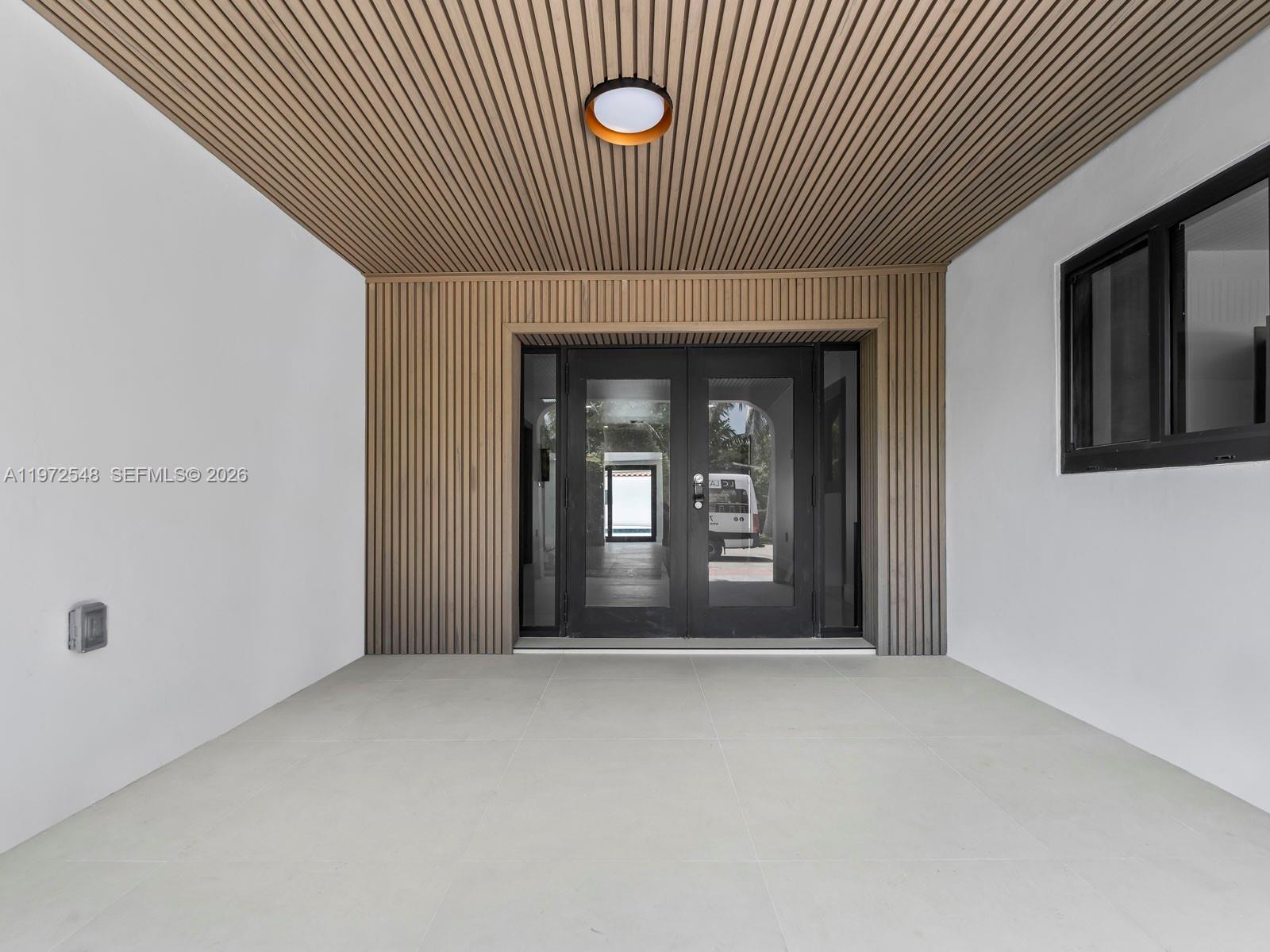 1221 Biarritz Dr Miami Beach, FL 33141