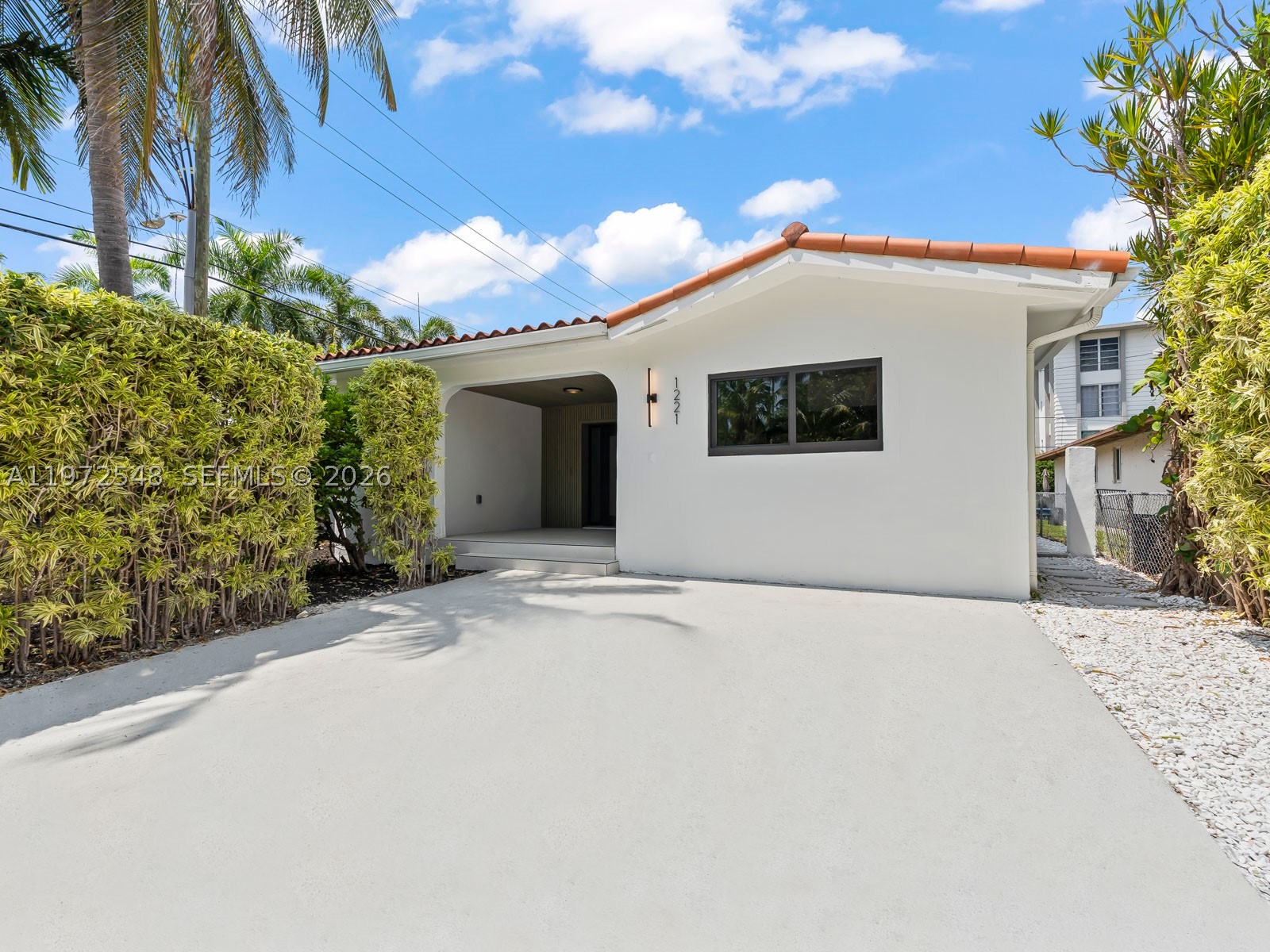 1221 Biarritz Dr Miami Beach, FL 33141