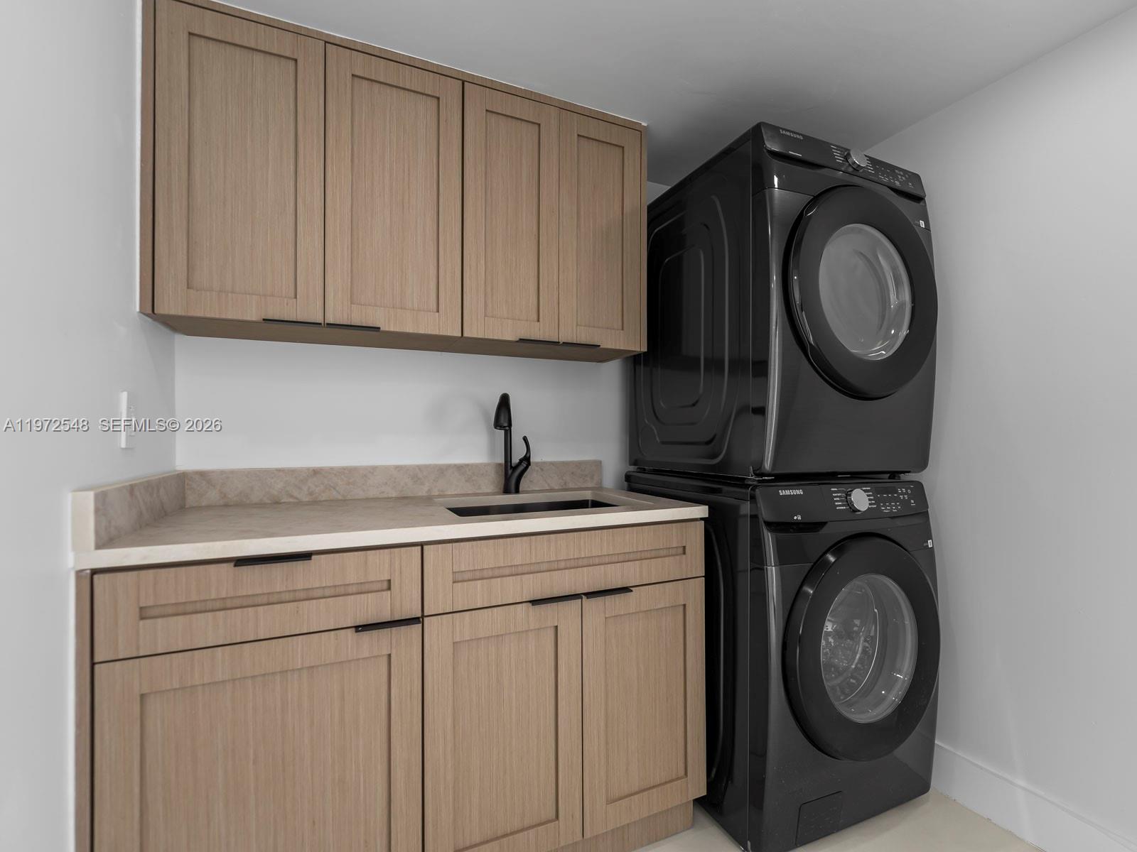 1221 Biarritz Dr Miami Beach, FL 33141