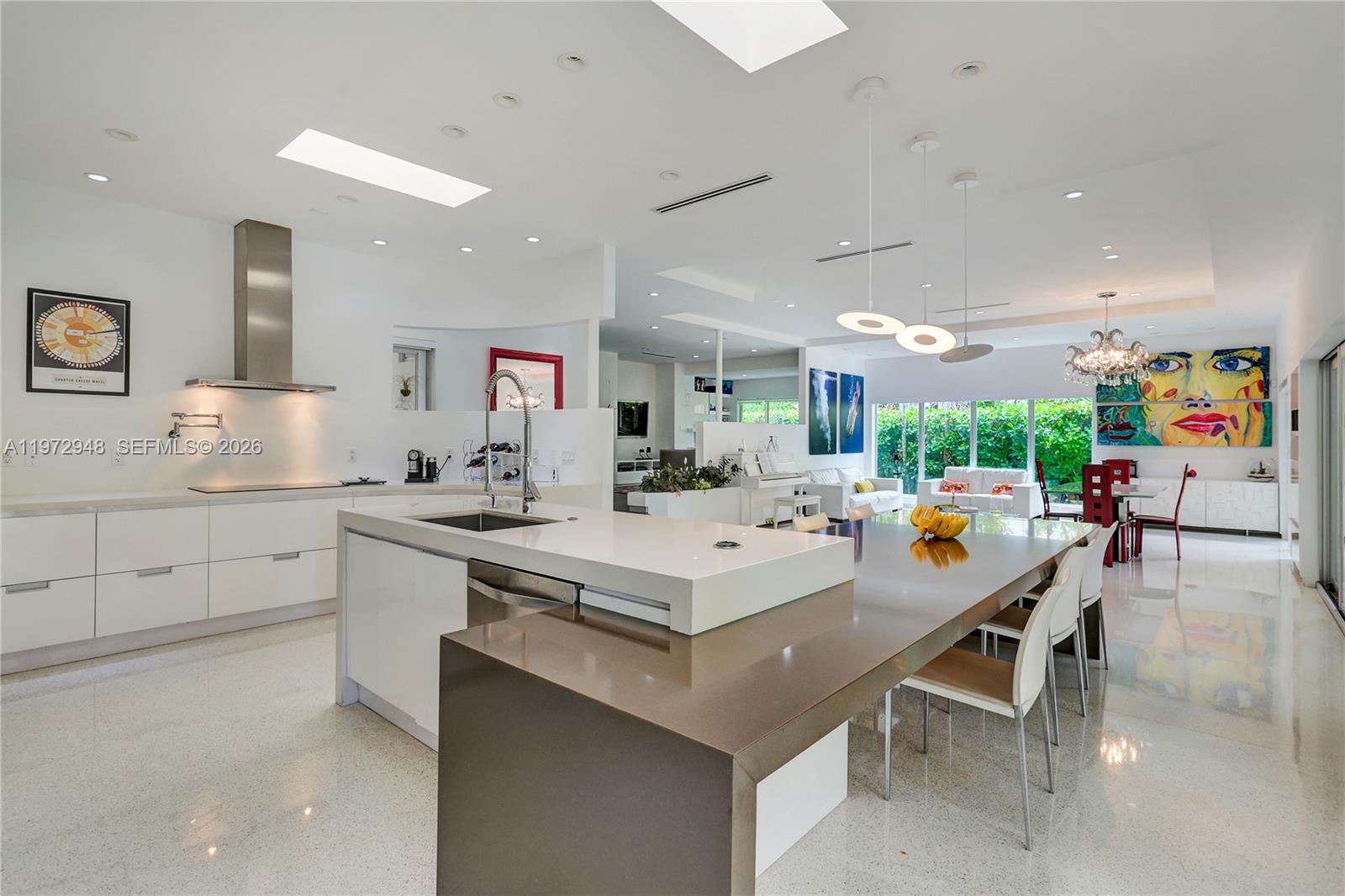 84 Bay Ht Dr Miami, FL 33133