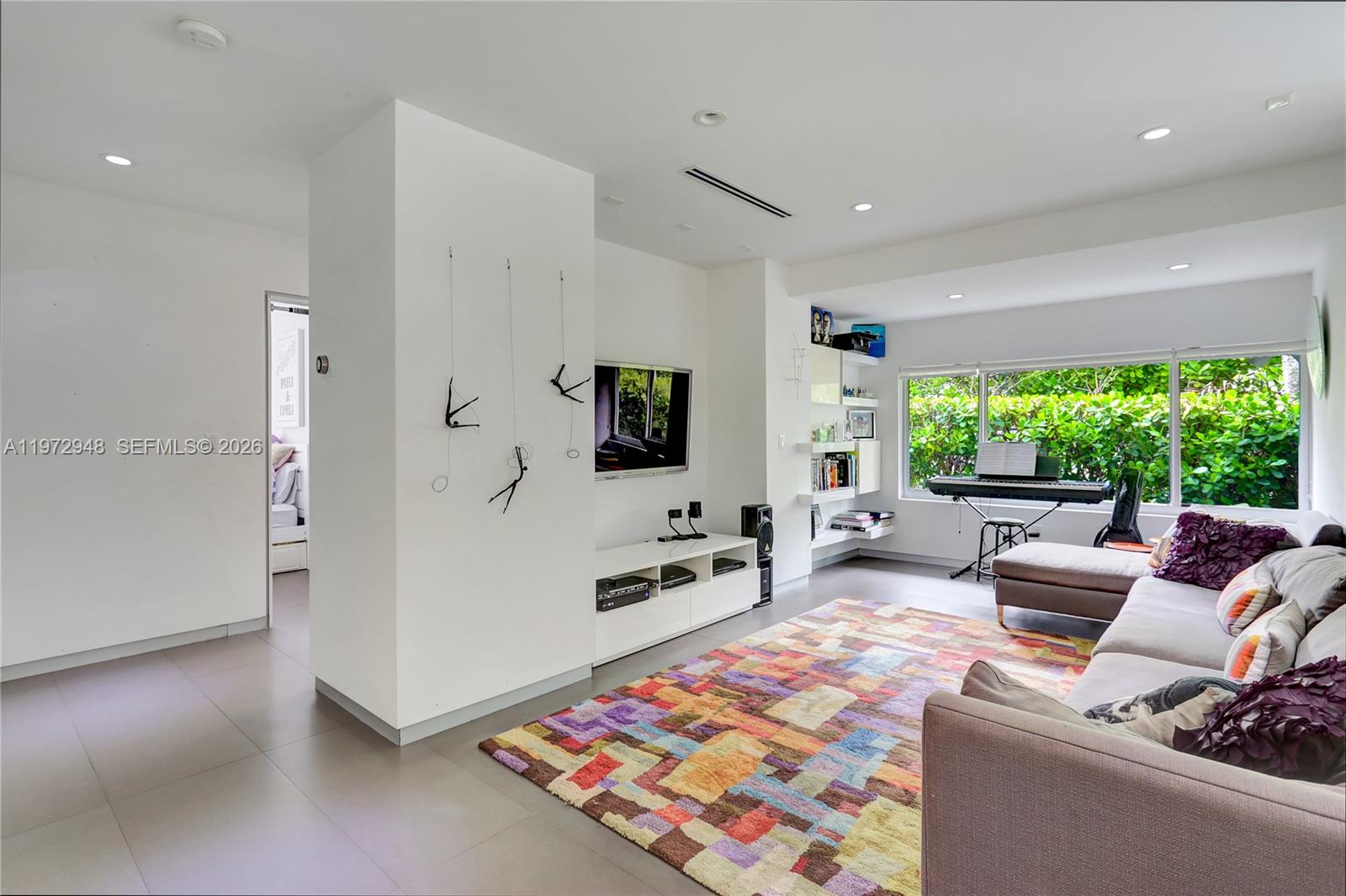 84 Bay Ht Dr Miami, FL 33133