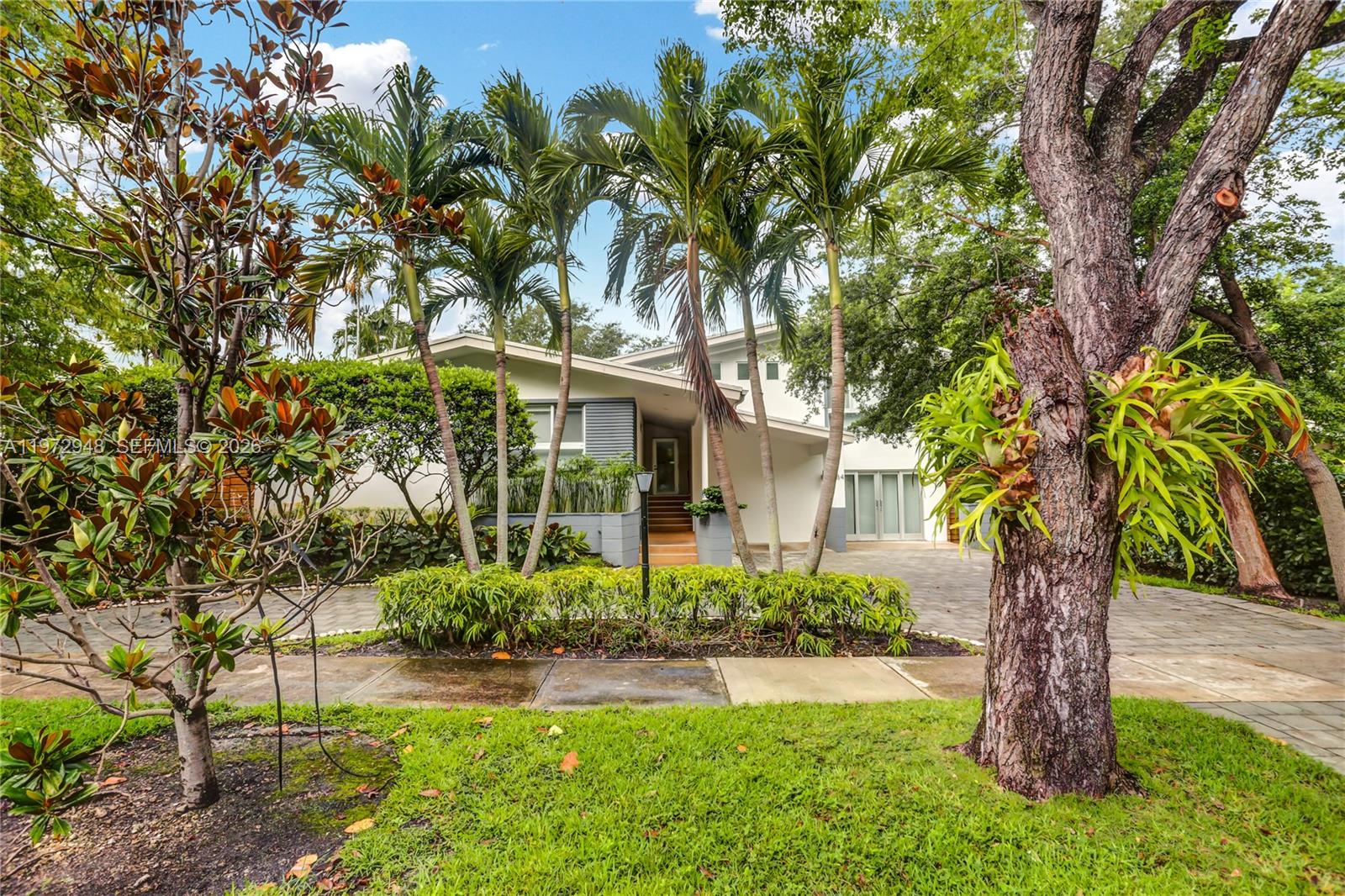 84 Bay Ht Dr Miami, FL 33133