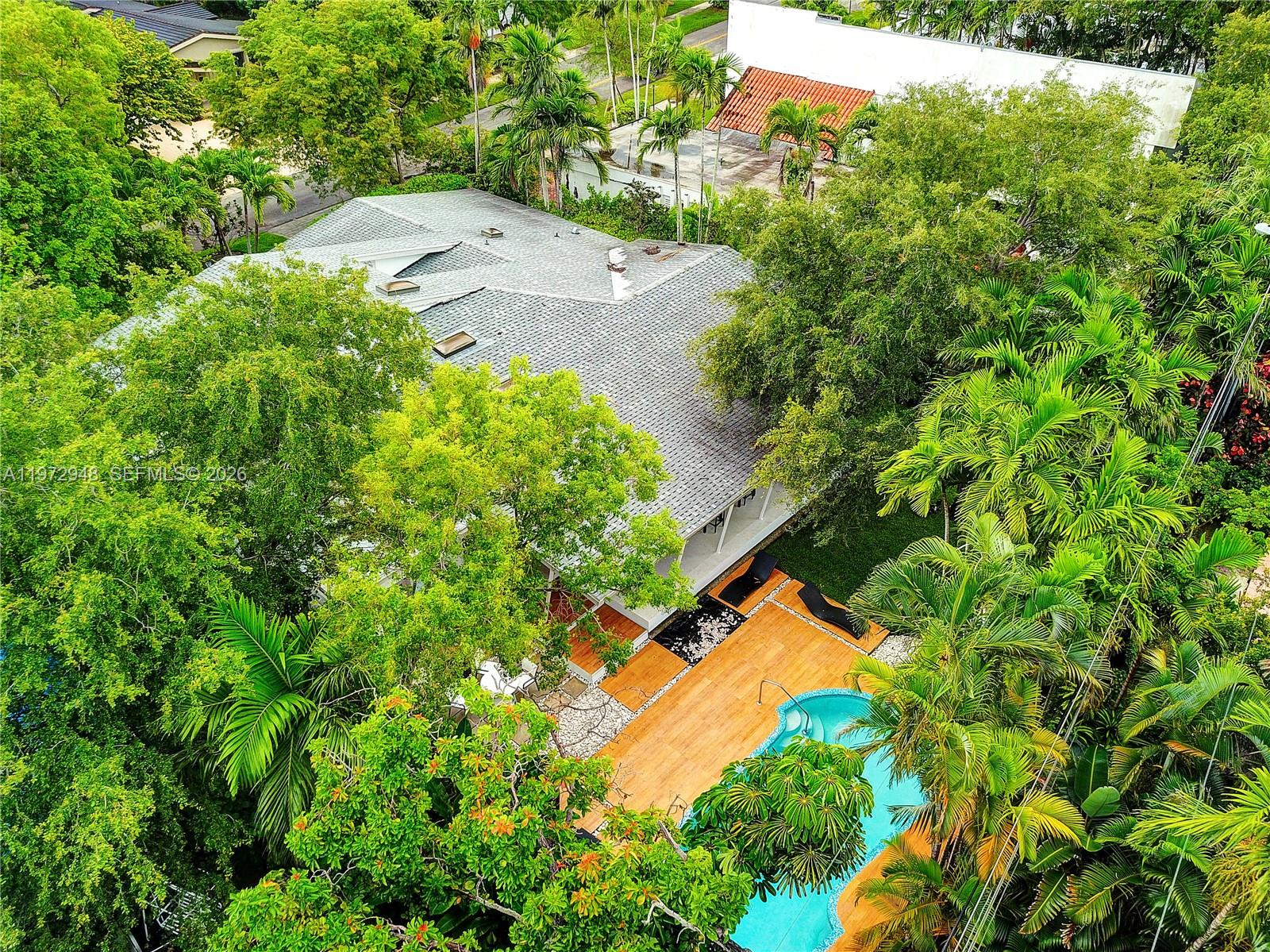 84 Bay Ht Dr Miami, FL 33133