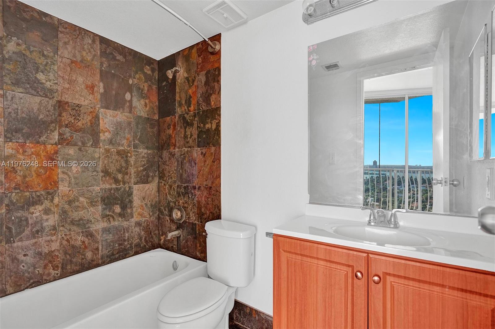 7601 E Treasure Dr #2205 North Bay Village, FL 33141