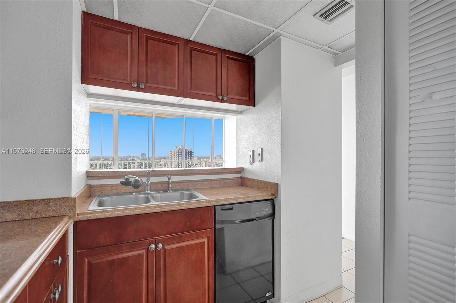 7601 E Treasure Dr #2205 North Bay Village, FL 33141