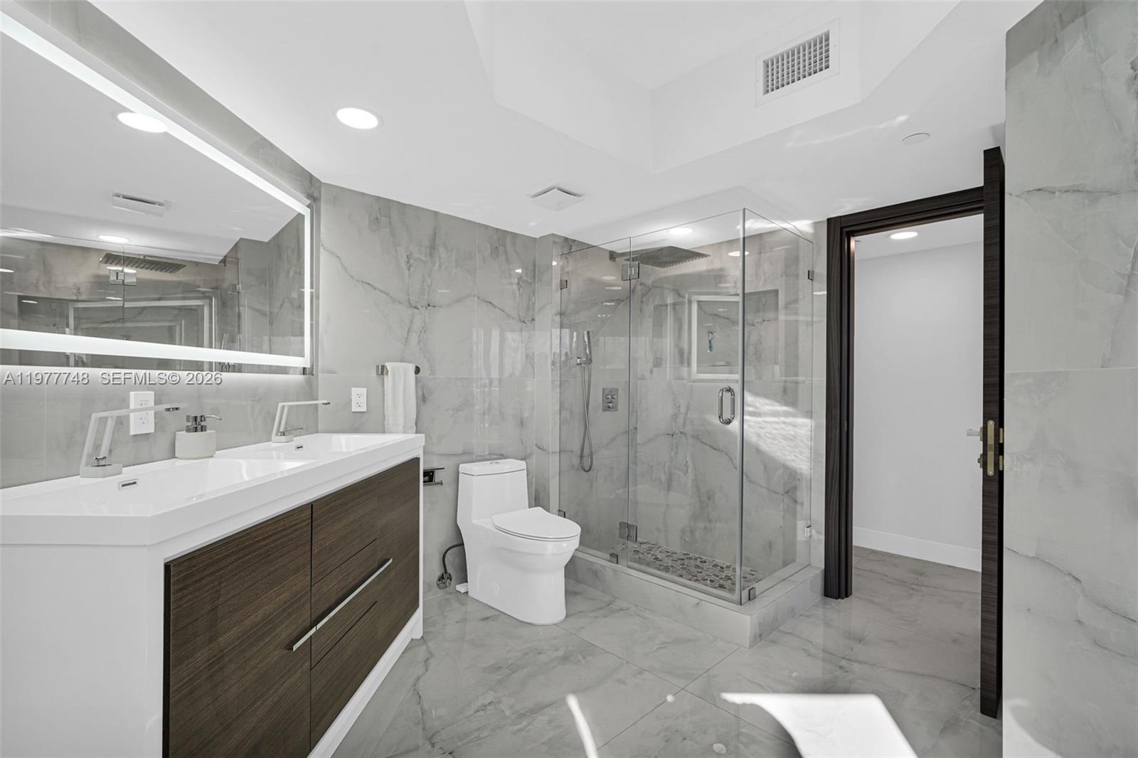 16485 Collins Ave #738 Sunny Isles Beach, FL 33160