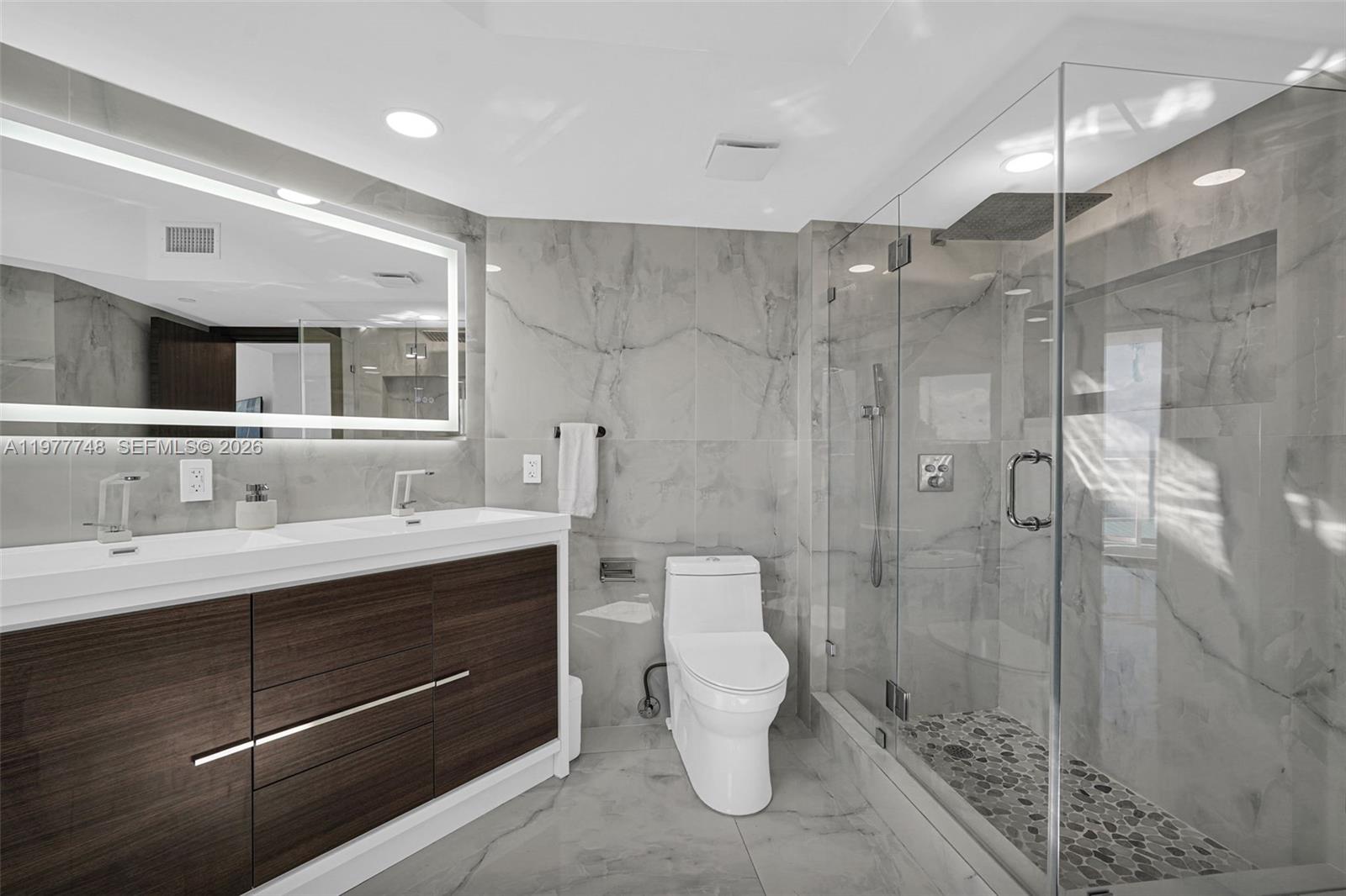 16485 Collins Ave #738 Sunny Isles Beach, FL 33160