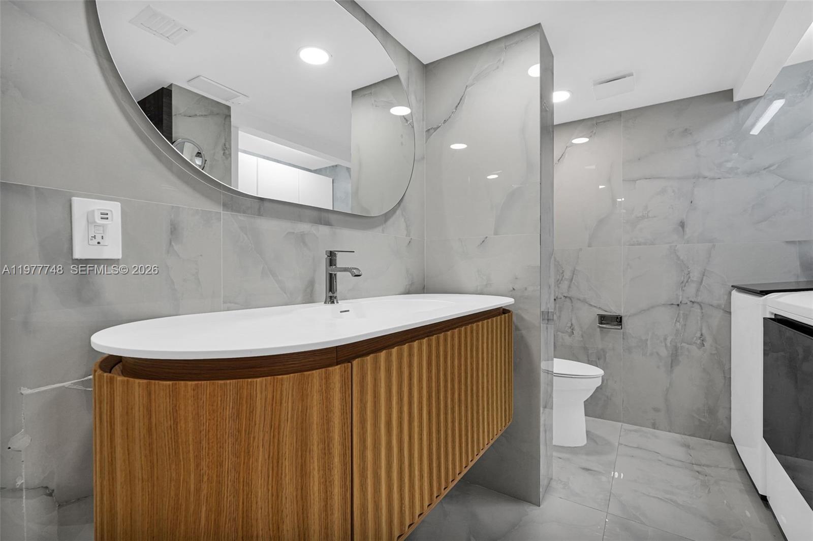 16485 Collins Ave #738 Sunny Isles Beach, FL 33160