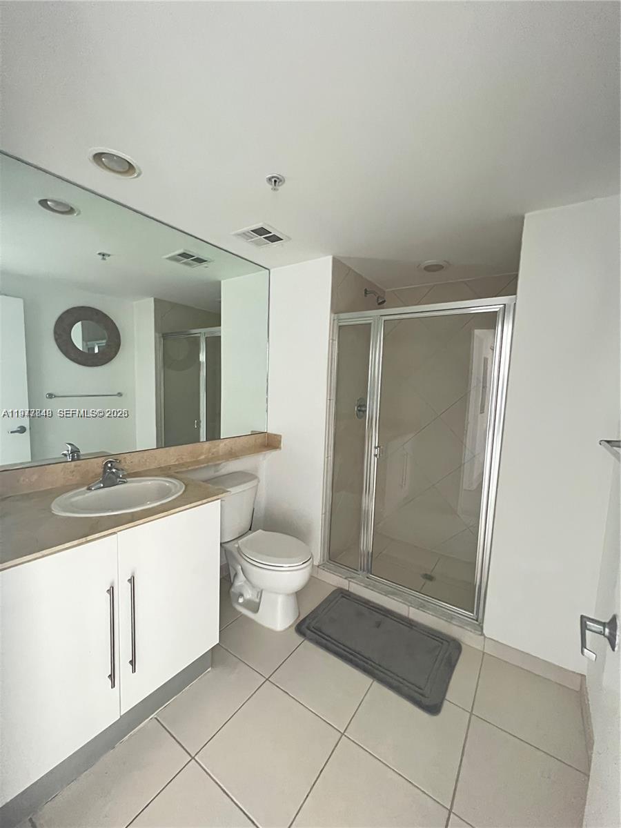 325 S Biscayne Blvd #2415 Miami, FL 33131