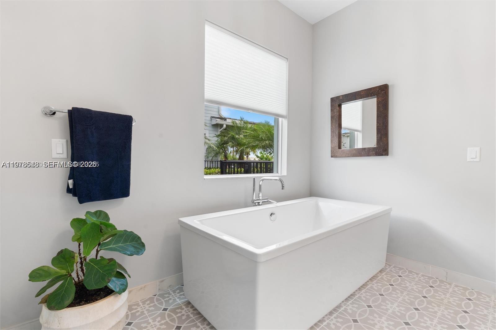 9369 Crestview Cir Palm Beach Gardens, FL 33412