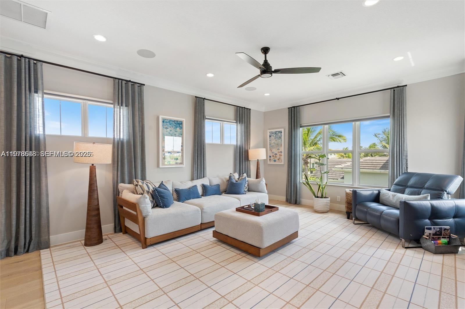 9369 Crestview Cir Palm Beach Gardens, FL 33412