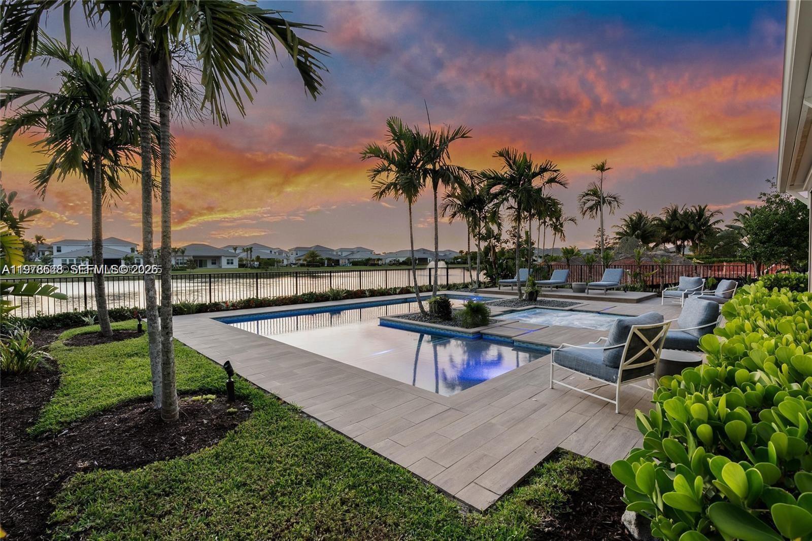 9369 Crestview Cir Palm Beach Gardens, FL 33412