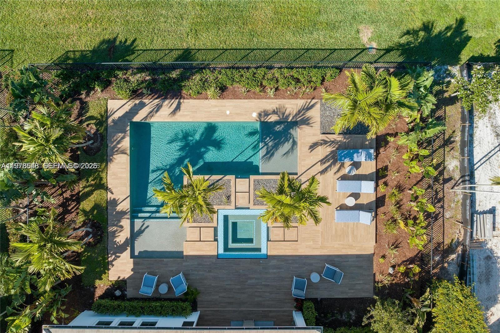 9369 Crestview Cir Palm Beach Gardens, FL 33412