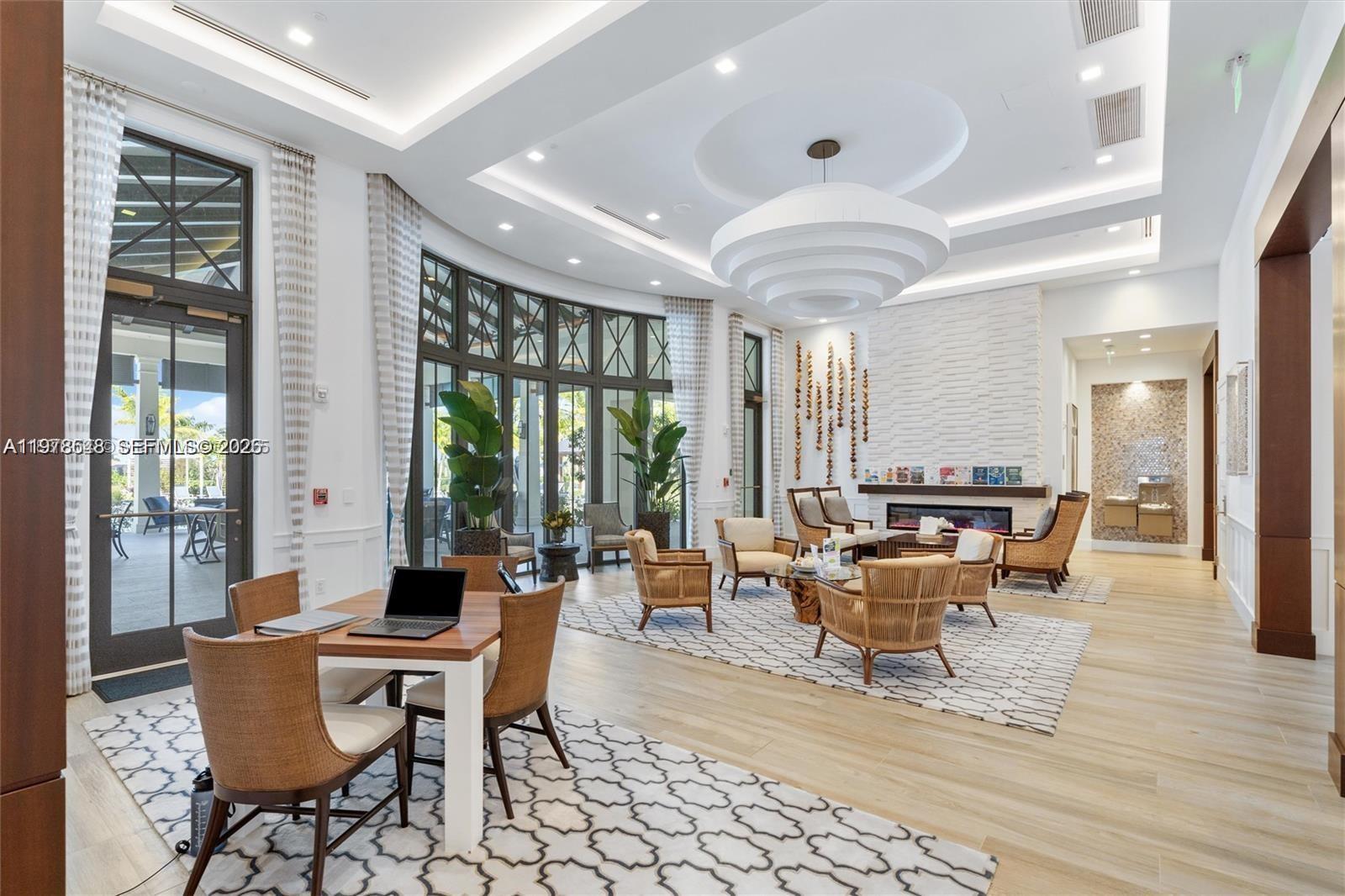 9369 Crestview Cir Palm Beach Gardens, FL 33412