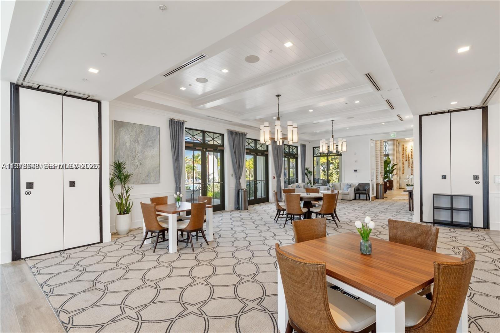 9369 Crestview Cir Palm Beach Gardens, FL 33412