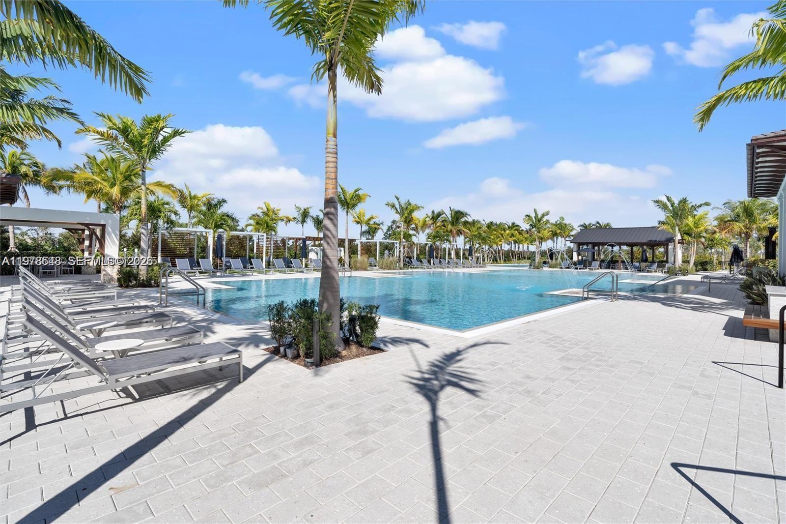 9369 Crestview Cir Palm Beach Gardens, FL 33412