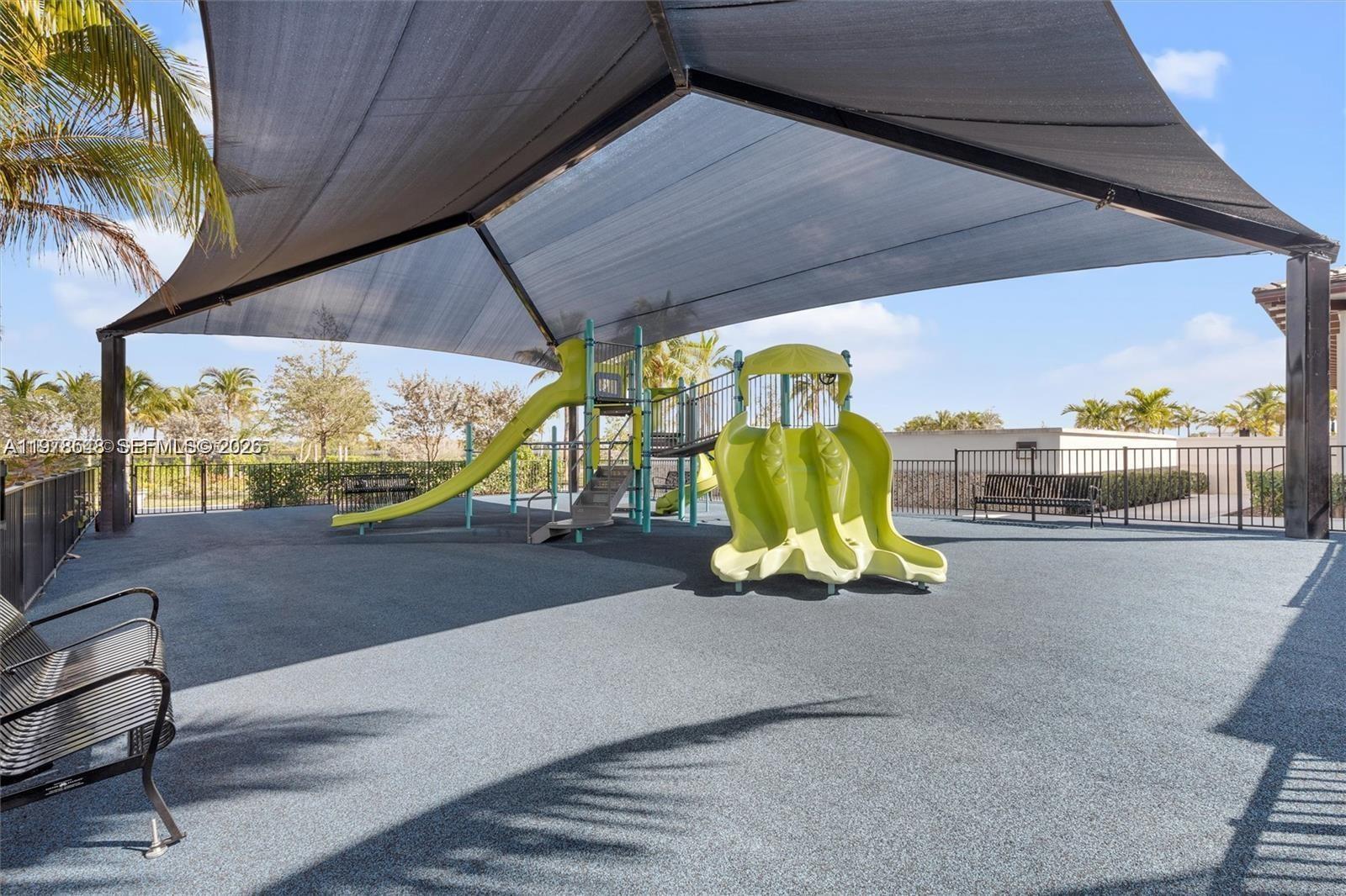 9369 Crestview Cir Palm Beach Gardens, FL 33412