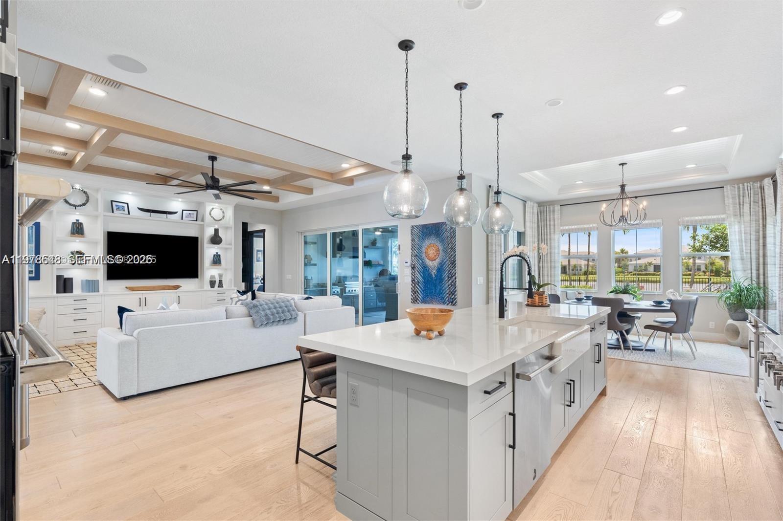 9369 Crestview Cir Palm Beach Gardens, FL 33412