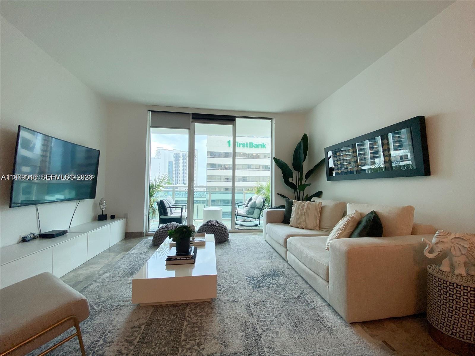 image The Plaza on Brickell West1