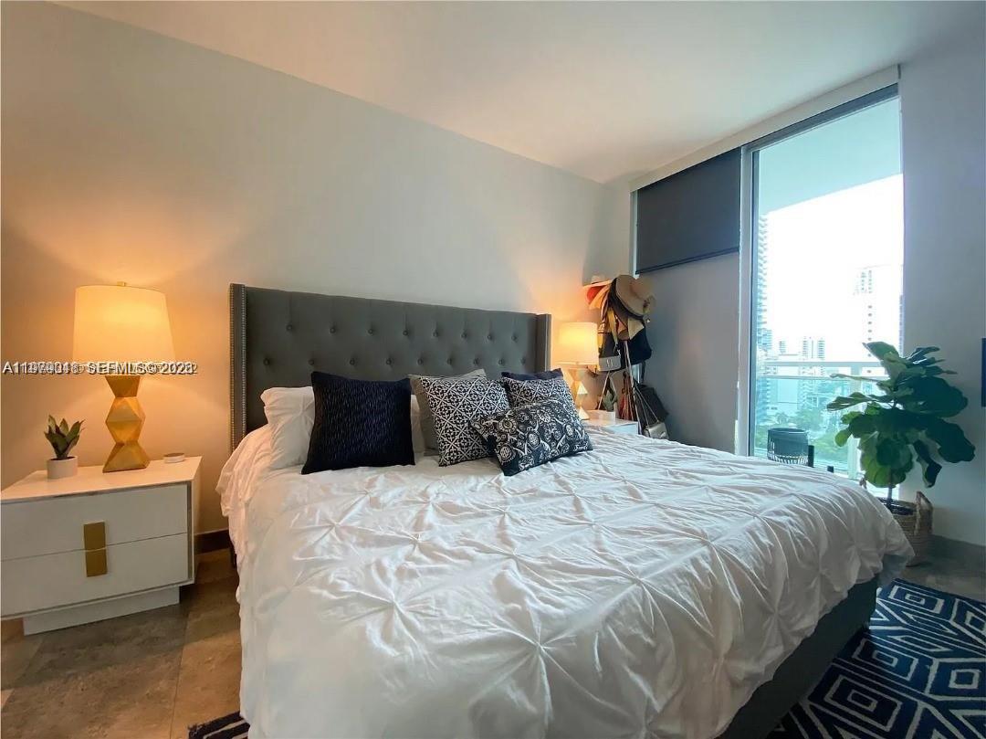 image The Plaza on Brickell West3