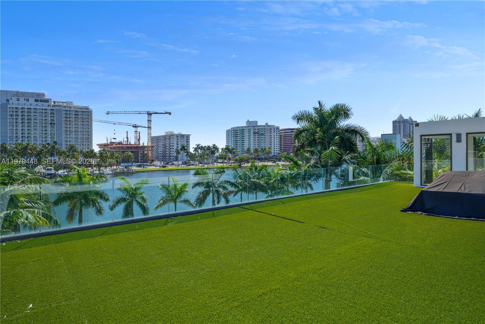 5501 Pine Tree Dr Miami Beach, FL 33140