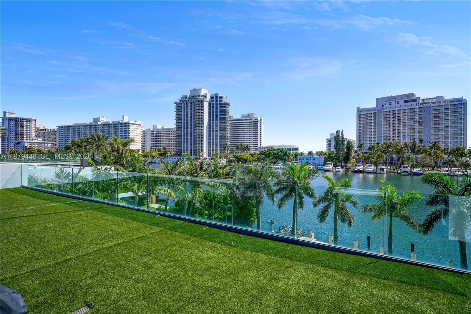 5501 Pine Tree Dr Miami Beach, FL 33140