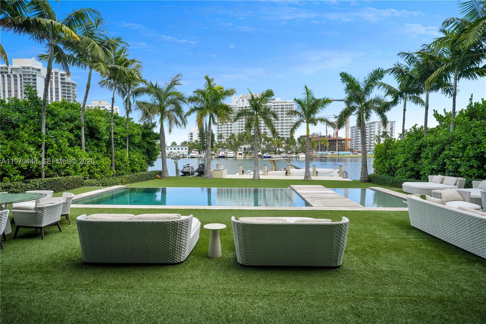 5501 Pine Tree Dr Miami Beach, FL 33140