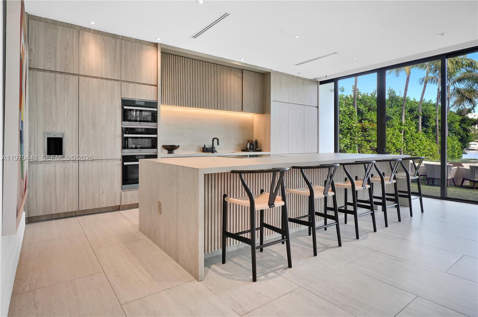 5501 Pine Tree Dr Miami Beach, FL 33140