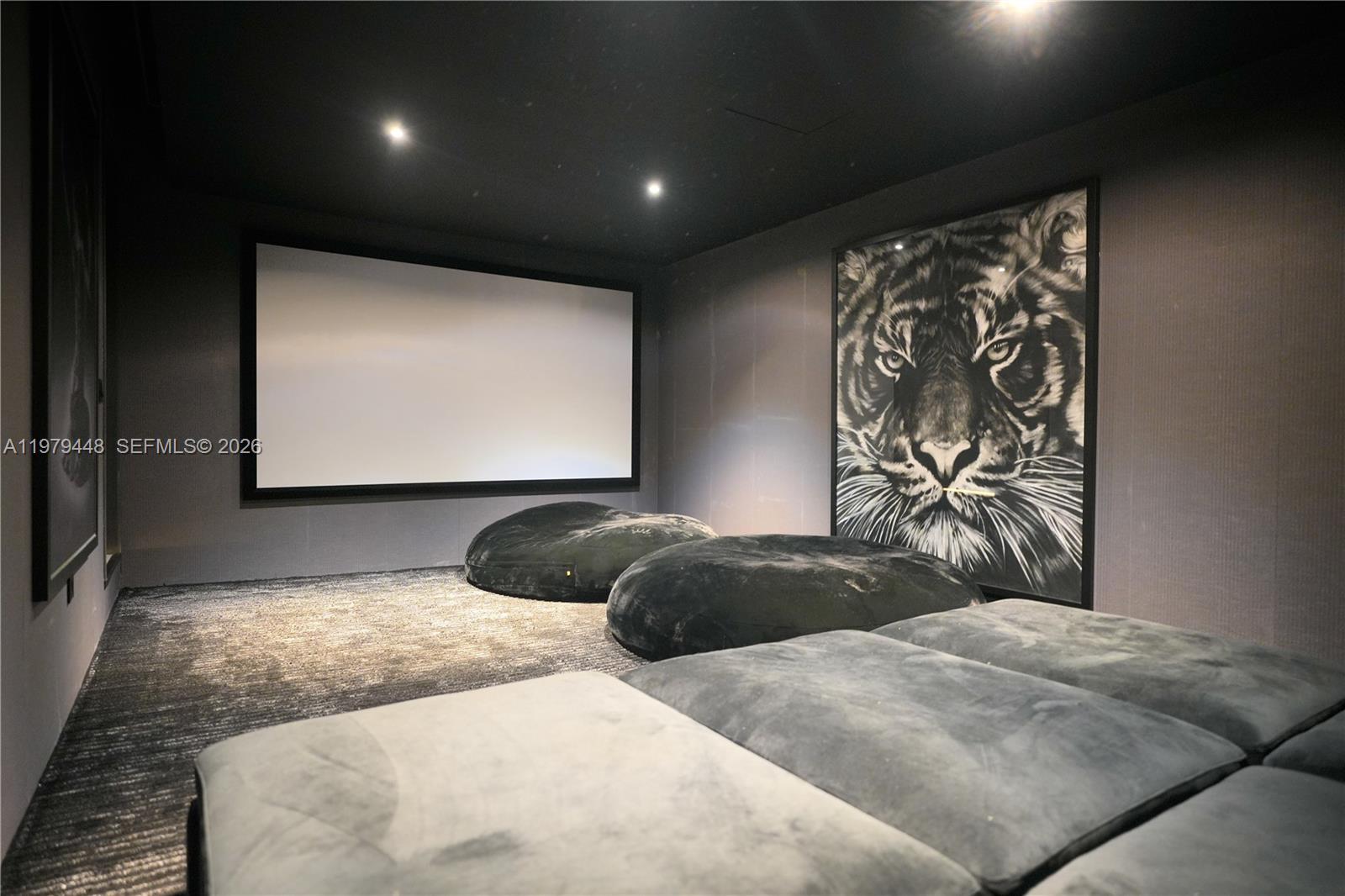 5501 Pine Tree Dr Miami Beach, FL 33140